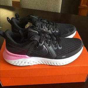 Nike Legend React 2 Womens Size 8 NEW!!